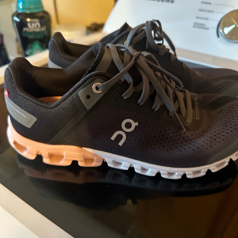 On cloud flow running shoe